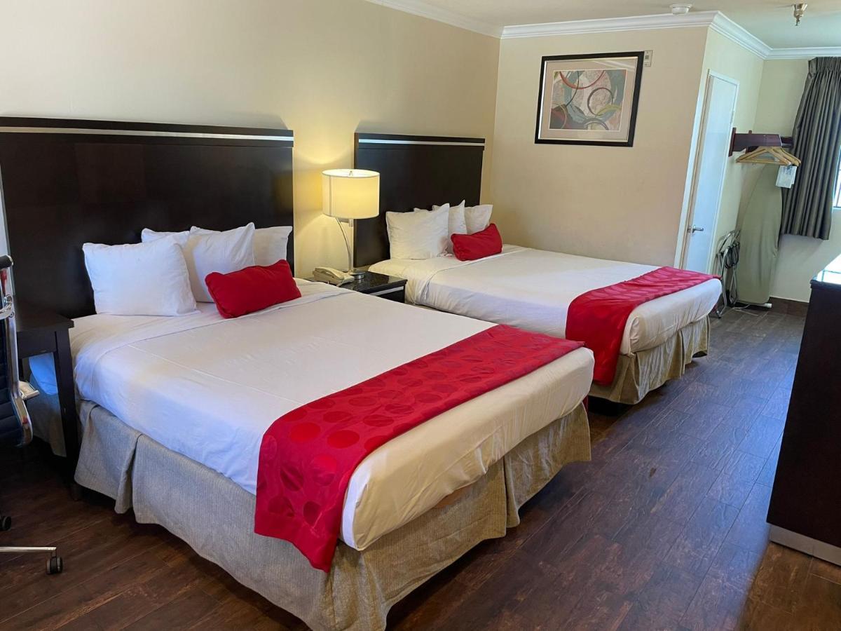 Ramada By Wyndham San Diego Poway Miramar Exterior photo