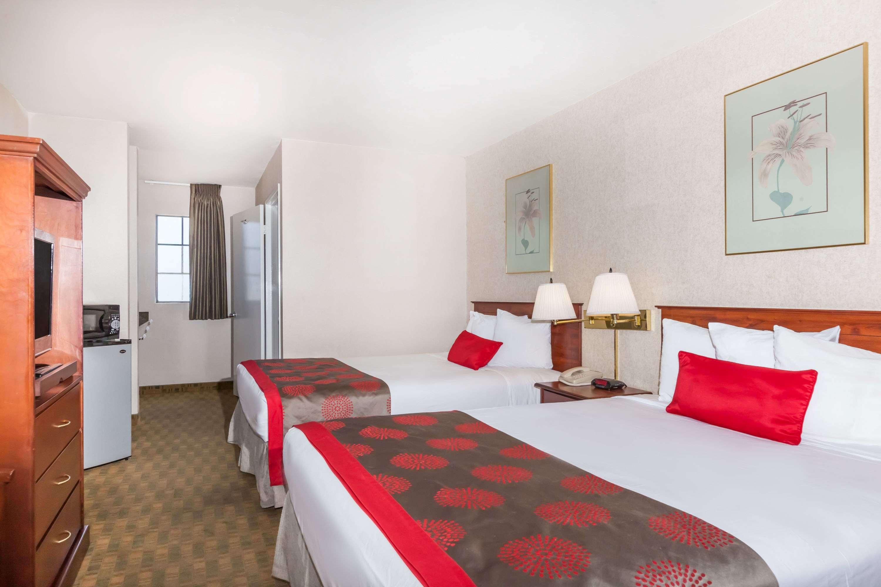 Ramada By Wyndham San Diego Poway Miramar Exterior photo