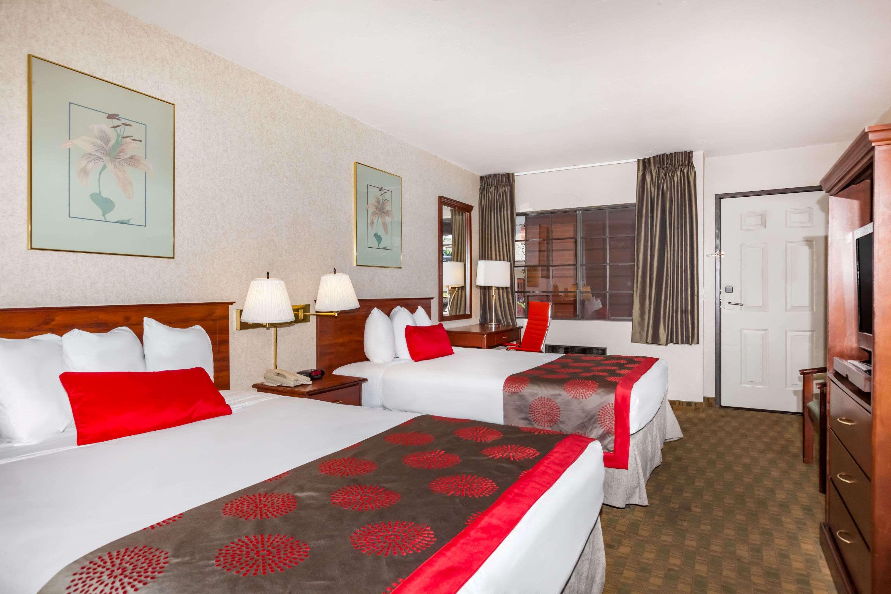 Ramada By Wyndham San Diego Poway Miramar Exterior photo