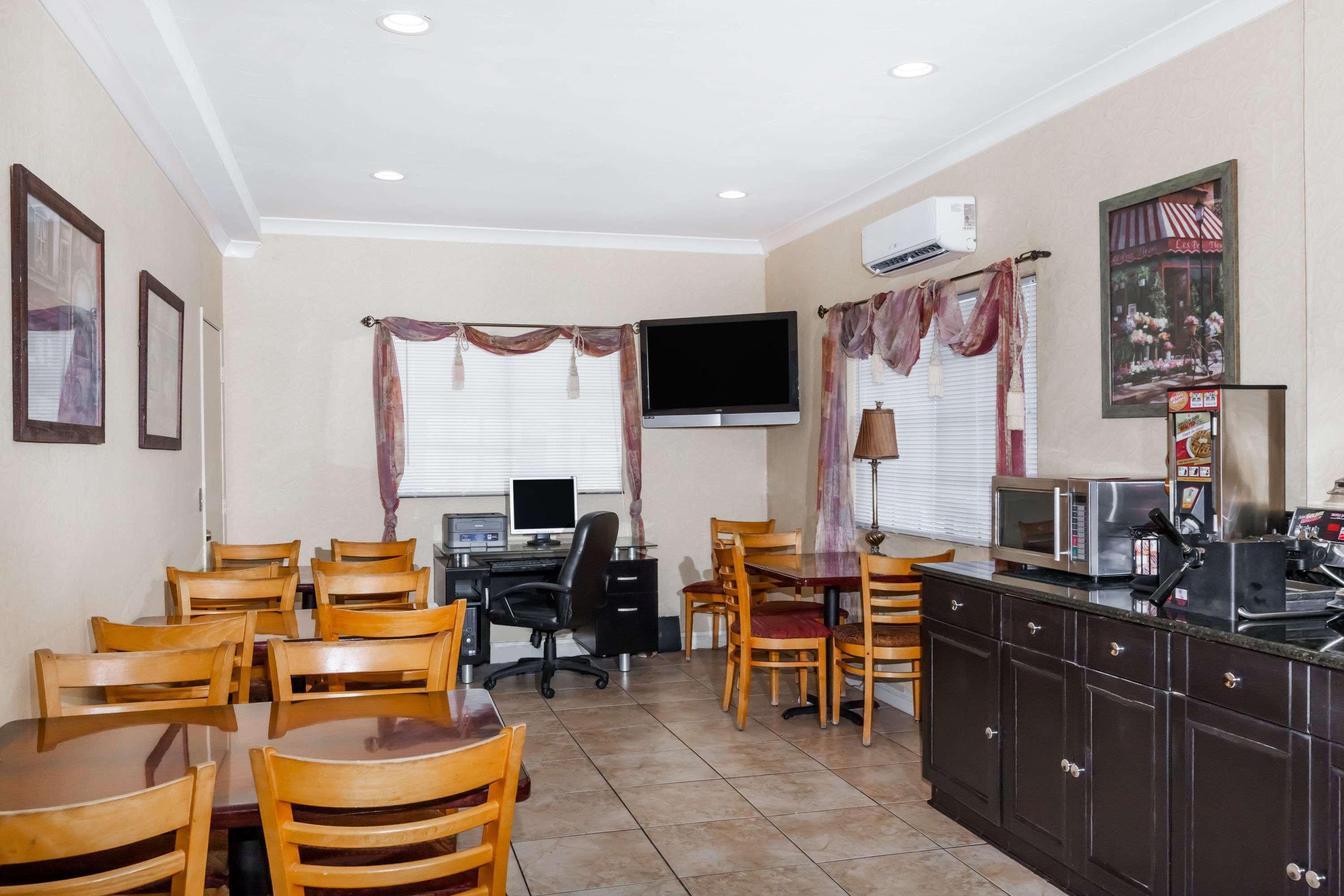 Ramada By Wyndham San Diego Poway Miramar Exterior photo